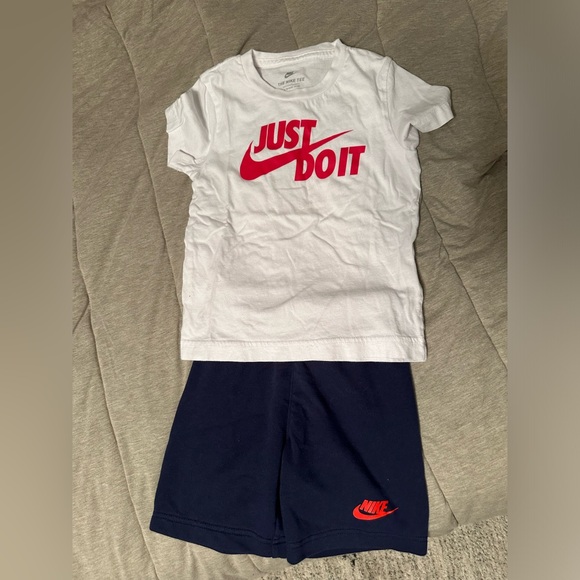 Nike Toddler Outfit - Picture 3 of 3